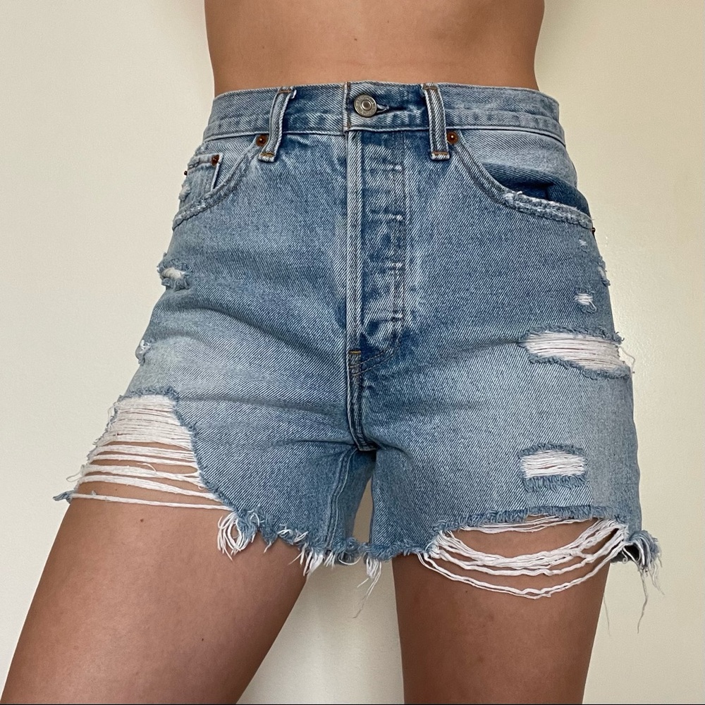Abercrombie and Fitch 4” high waisted distressed shorts - size 25/0